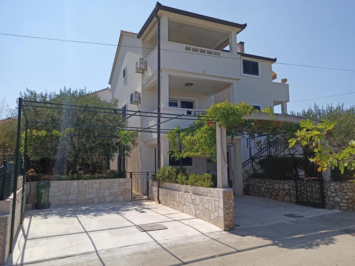 Apartments Romarin Supetar Exterior photo